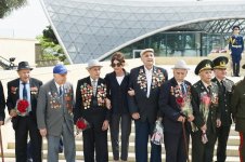 Prezident İlham Əliyev və birinci xanım Mehriban Əliyeva 9 May - Qələbə Günü münasibətilə Bakıda keçirilən mərasimdə iştirak ediblər (YENİLƏNİB) (FOTO)