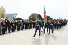 Prezident İlham Əliyev və birinci xanım Mehriban Əliyeva 9 May - Qələbə Günü münasibətilə Bakıda keçirilən mərasimdə iştirak ediblər (YENİLƏNİB) (FOTO)