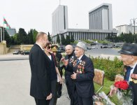 Prezident İlham Əliyev və birinci xanım Mehriban Əliyeva 9 May - Qələbə Günü münasibətilə Bakıda keçirilən mərasimdə iştirak ediblər (YENİLƏNİB) (FOTO)