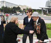Prezident İlham Əliyev və birinci xanım Mehriban Əliyeva 9 May - Qələbə Günü münasibətilə Bakıda keçirilən mərasimdə iştirak ediblər (YENİLƏNİB) (FOTO)
