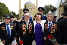 Azərbaycan ictimaiyyəti 9 May - faşizm üzərində Qələbənin 73-cü ildönümünü qeyd edir (FOTO)