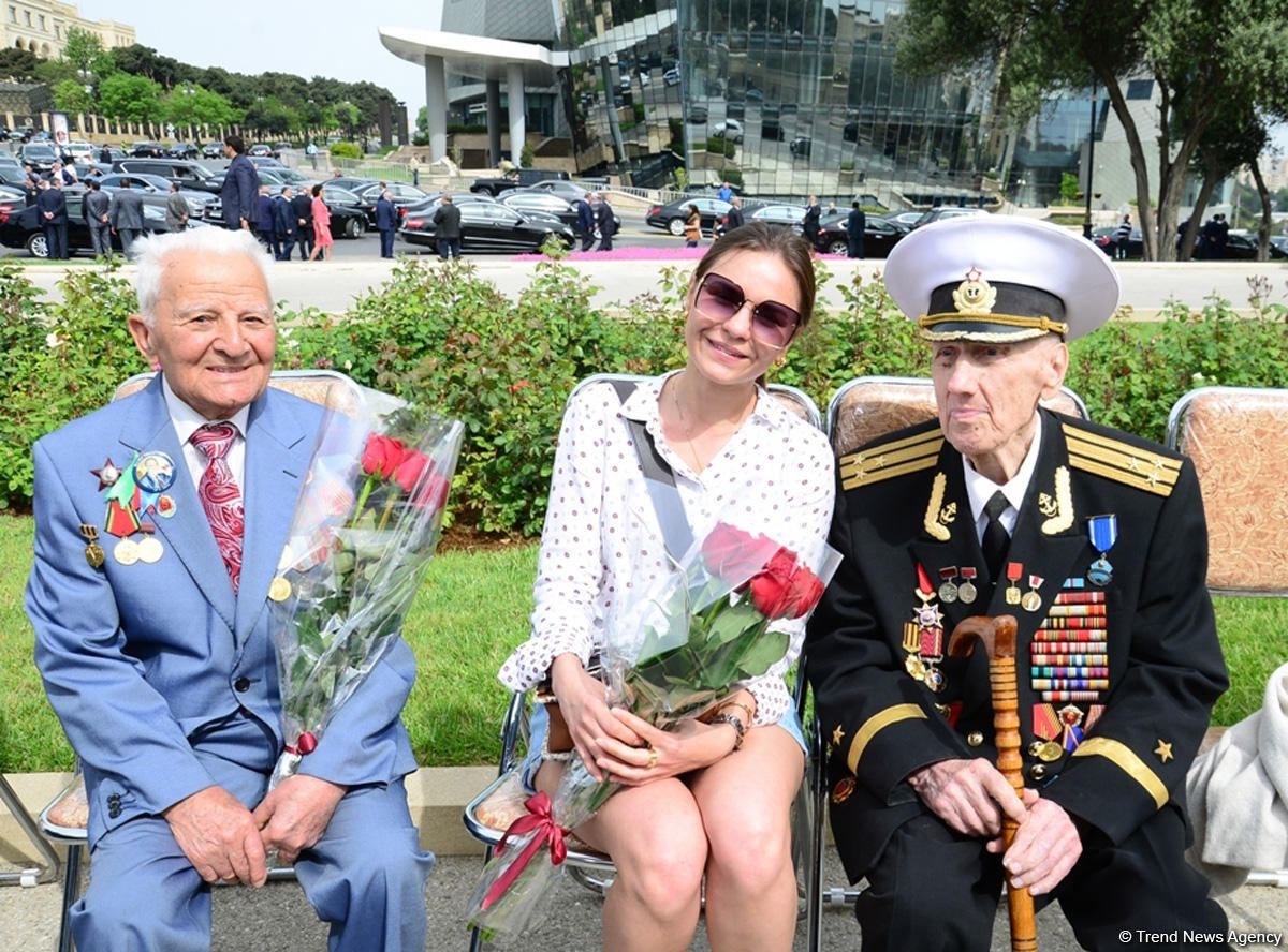 Azərbaycan ictimaiyyəti 9 May - faşizm üzərində Qələbənin 73-cü ildönümünü qeyd edir (FOTO)