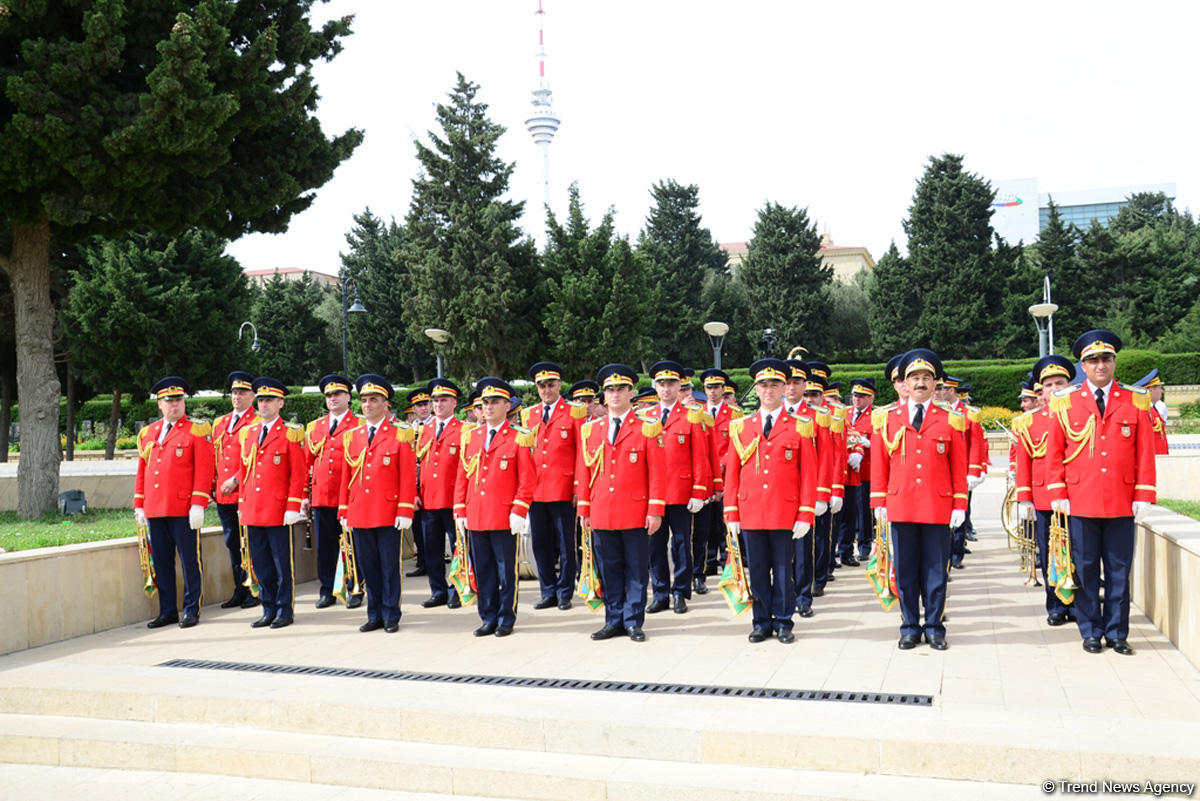 Azərbaycan ictimaiyyəti 9 May - faşizm üzərində Qələbənin 73-cü ildönümünü qeyd edir (FOTO)