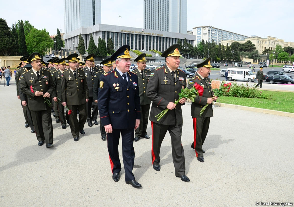 Azərbaycan ictimaiyyəti 9 May - faşizm üzərində Qələbənin 73-cü ildönümünü qeyd edir (FOTO)