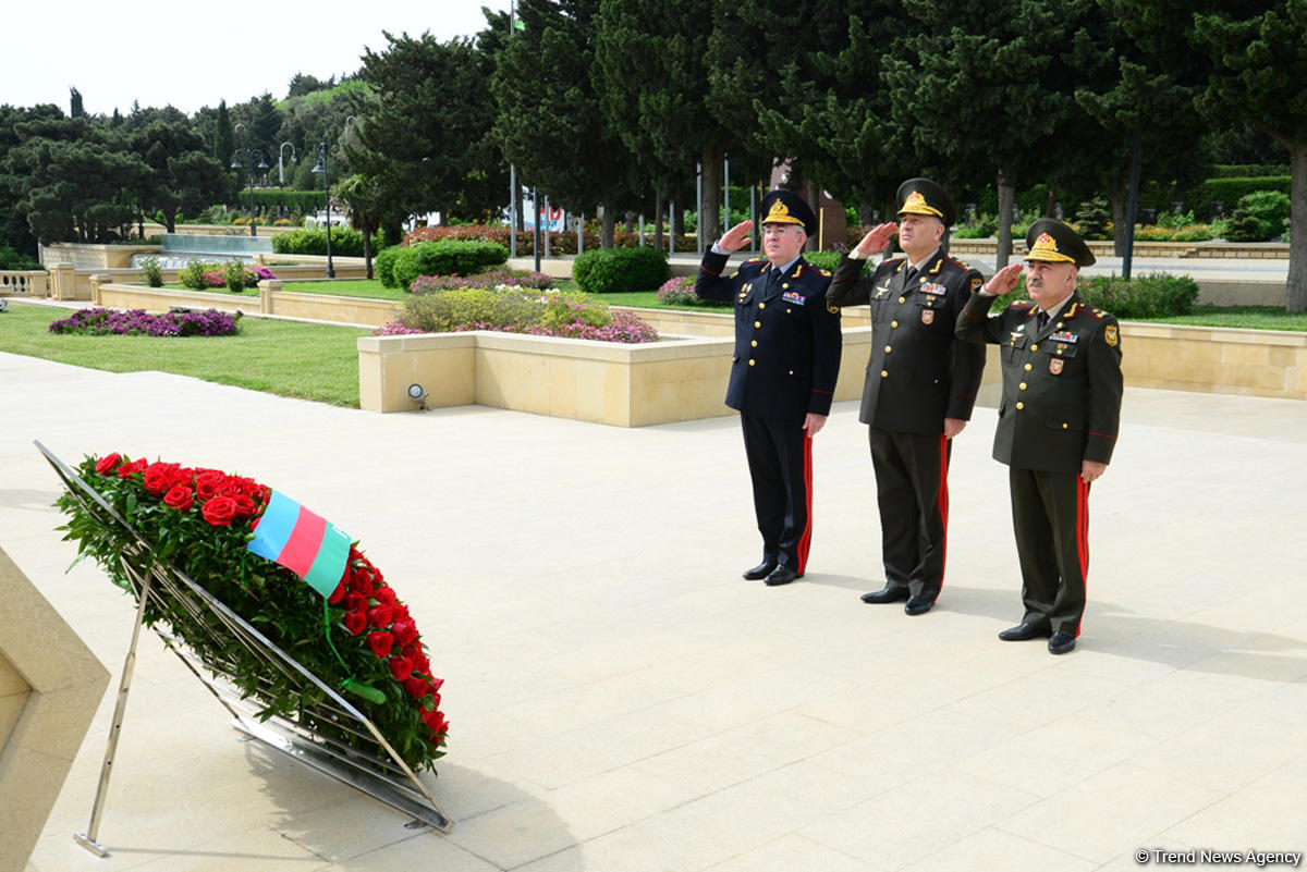 Azərbaycan ictimaiyyəti 9 May - faşizm üzərində Qələbənin 73-cü ildönümünü qeyd edir (FOTO)