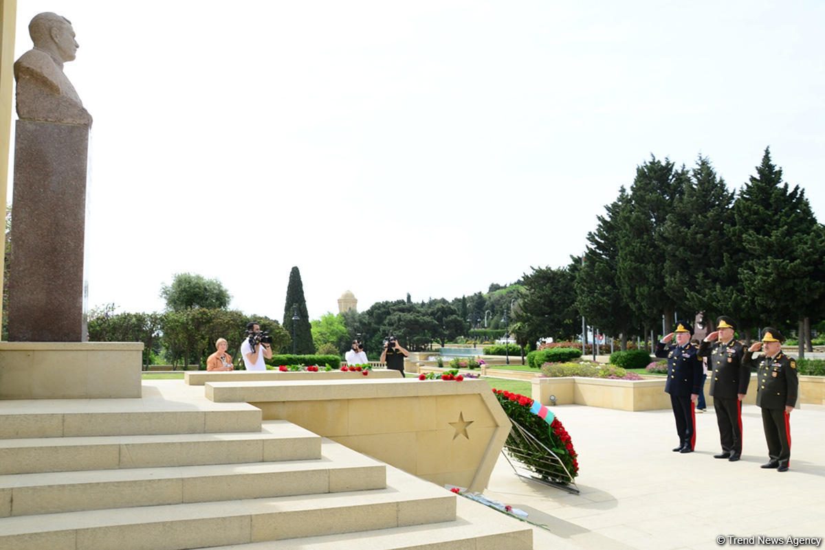 Azərbaycan ictimaiyyəti 9 May - faşizm üzərində Qələbənin 73-cü ildönümünü qeyd edir (FOTO)