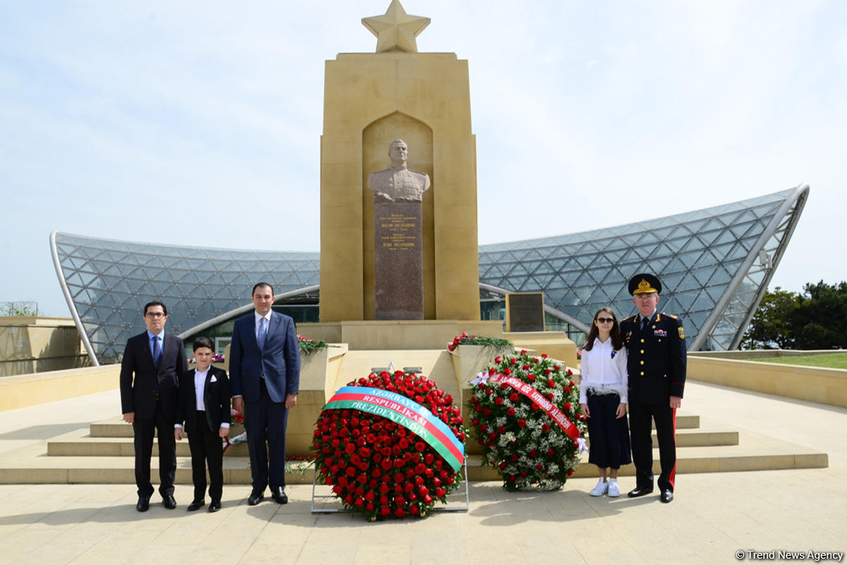 Azərbaycan ictimaiyyəti 9 May - faşizm üzərində Qələbənin 73-cü ildönümünü qeyd edir (FOTO)