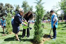 Leyla Əliyevanın iştirakı ilə “Bizim həyət” layihəsi çərçivəsində abadlaşdırılan növbəti həyət sakinlərin istifadəsinə verilib (FOTO)