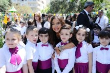 Leyla Əliyevanın iştirakı ilə “Bizim həyət” layihəsi çərçivəsində abadlaşdırılan növbəti həyət sakinlərin istifadəsinə verilib (FOTO)