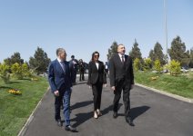 Prezident İlham Əliyev və birinci xanım Mehriban Əliyeva Ulu Öndər Heydər Əliyevin doğum gününə həsr olunan ağacəkmə aksiyasında iştirak ediblər (YENİLƏNİB) (FOTO)