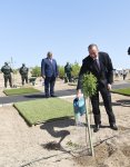 Prezident İlham Əliyev və birinci xanım Mehriban Əliyeva Ulu Öndər Heydər Əliyevin doğum gününə həsr olunan ağacəkmə aksiyasında iştirak ediblər (YENİLƏNİB) (FOTO)