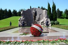 Azərbaycan ictimaiyyəti Ümummilli Lider Heydər Əliyevin anadan olmasının 95-ci ildönümünü qeyd edir (FOTO)
