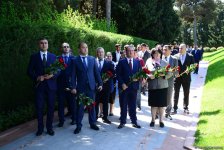 Azərbaycan ictimaiyyəti Ümummilli Lider Heydər Əliyevin anadan olmasının 95-ci ildönümünü qeyd edir (FOTO)
