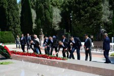 Azərbaycan ictimaiyyəti Ümummilli Lider Heydər Əliyevin anadan olmasının 95-ci ildönümünü qeyd edir (FOTO)