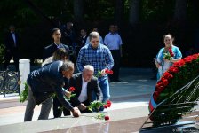 Azərbaycan ictimaiyyəti Ümummilli Lider Heydər Əliyevin anadan olmasının 95-ci ildönümünü qeyd edir (FOTO)