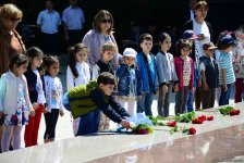 Azərbaycan ictimaiyyəti Ümummilli Lider Heydər Əliyevin anadan olmasının 95-ci ildönümünü qeyd edir (FOTO)