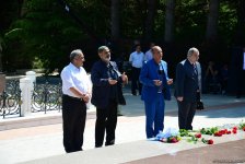 Azərbaycan ictimaiyyəti Ümummilli Lider Heydər Əliyevin anadan olmasının 95-ci ildönümünü qeyd edir (FOTO)