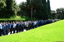 Azərbaycan ictimaiyyəti Ümummilli Lider Heydər Əliyevin anadan olmasının 95-ci ildönümünü qeyd edir (FOTO)