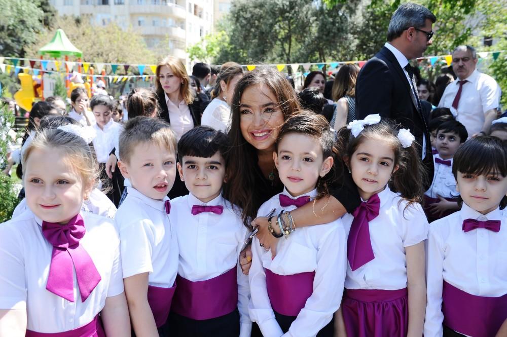Leyla Əliyevanın iştirakı ilə “Bizim həyət” layihəsi çərçivəsində abadlaşdırılan növbəti həyət sakinlərin istifadəsinə verilib (FOTO)