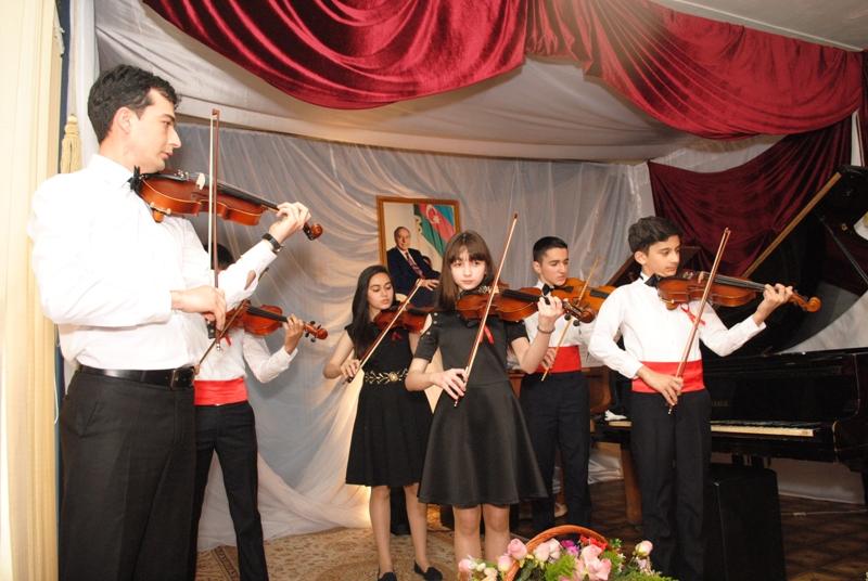 Ulu öndər Heydər Əliyevin 95 illik  yubileyinə həsr olunmuş konsert keçirilib (FOTO)