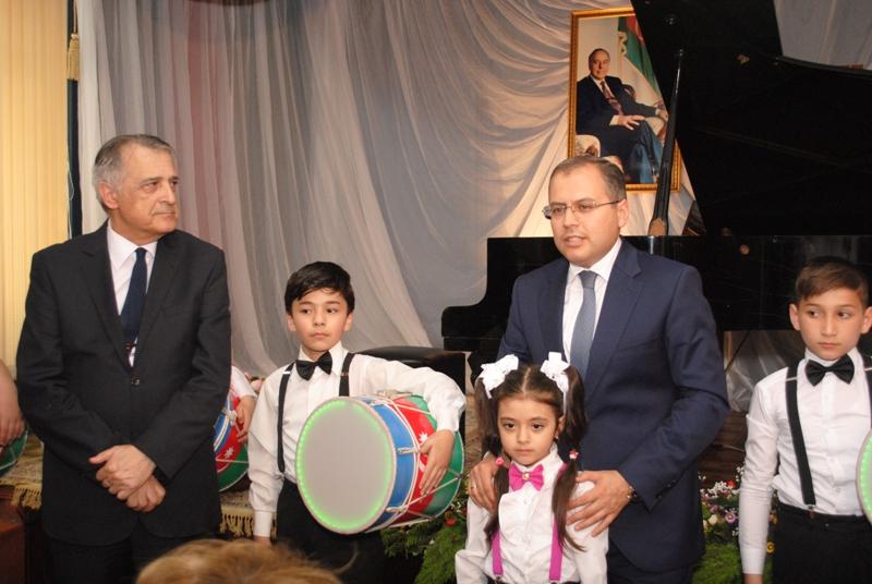 Ulu öndər Heydər Əliyevin 95 illik  yubileyinə həsr olunmuş konsert keçirilib (FOTO)