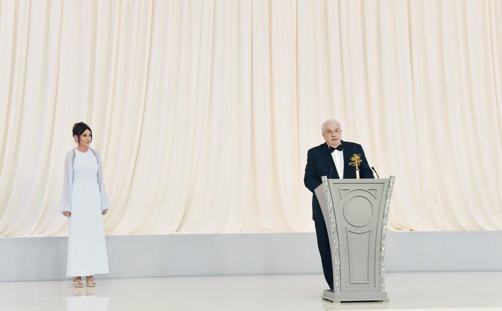 Prezident İlham Əliyev və xanımı ümummilli lider Heydər Əliyevin 95 illik yubileyinə həsr olunmuş təntənəli mərasimdə iştirak ediblər (YENİLƏNİB-2) (FOTO)