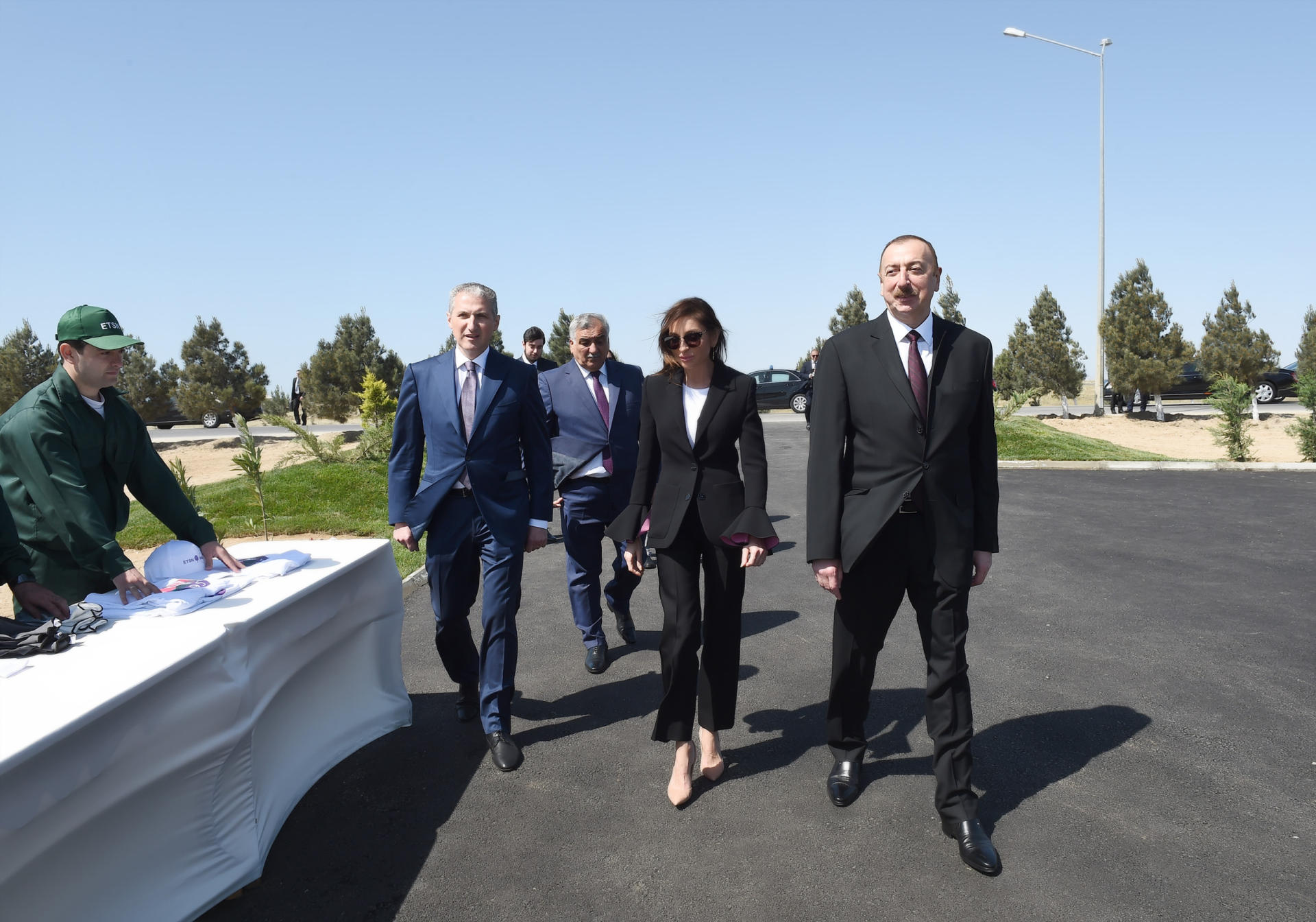 Prezident İlham Əliyev və birinci xanım Mehriban Əliyeva Ulu Öndər Heydər Əliyevin doğum gününə həsr olunan ağacəkmə aksiyasında iştirak ediblər (YENİLƏNİB) (FOTO)