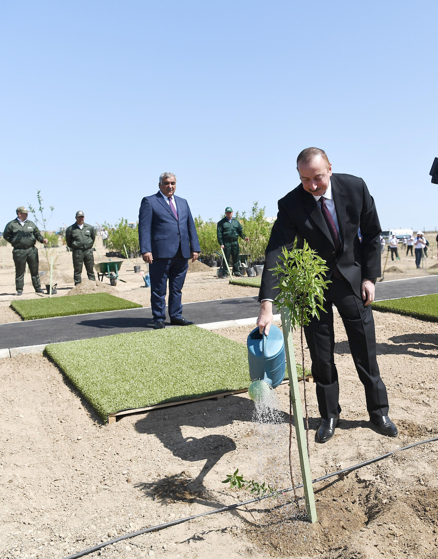 Prezident İlham Əliyev və birinci xanım Mehriban Əliyeva Ulu Öndər Heydər Əliyevin doğum gününə həsr olunan ağacəkmə aksiyasında iştirak ediblər (YENİLƏNİB) (FOTO)