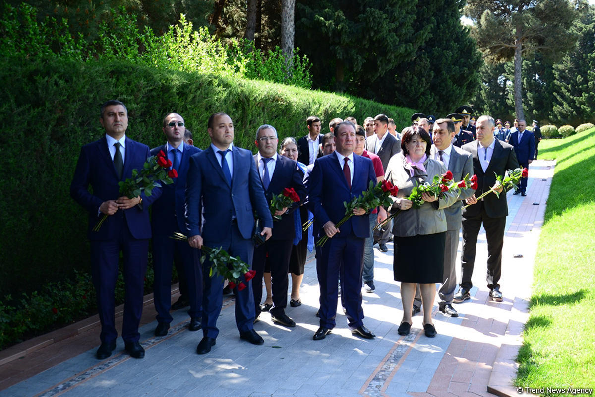 Azərbaycan ictimaiyyəti Ümummilli Lider Heydər Əliyevin anadan olmasının 95-ci ildönümünü qeyd edir (FOTO)
