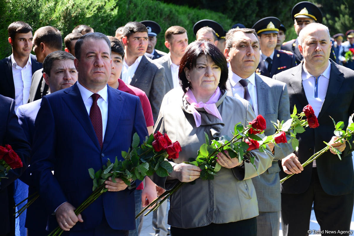 Azərbaycan ictimaiyyəti Ümummilli Lider Heydər Əliyevin anadan olmasının 95-ci ildönümünü qeyd edir (FOTO)