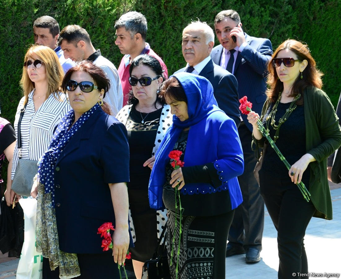 Azərbaycan ictimaiyyəti Ümummilli Lider Heydər Əliyevin anadan olmasının 95-ci ildönümünü qeyd edir (FOTO)