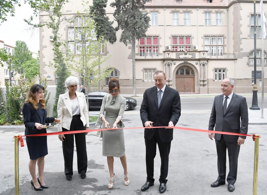 Prezident İlham Əliyev və birinci xanım Mehriban Əliyeva Bakıda "Dinamo" otelinin açılışında iştirak ediblər (YENİLƏNİB-2) (FOTO)