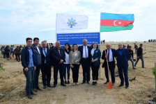 Yeni Azərbaycan Partiyası tərəfindən partiyanın yaranmasının 25 illiyi ilə əlaqədar ağacəkmə aksiyası keçirilib (FOTO)