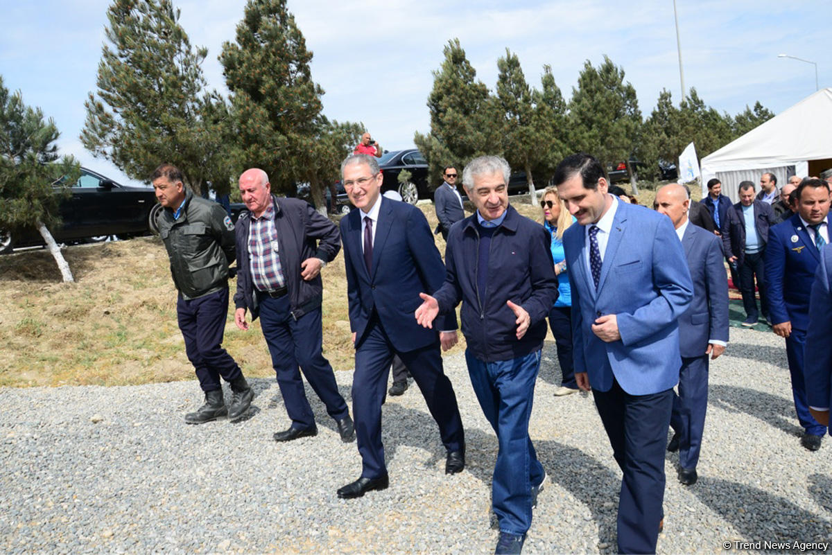 Yeni Azərbaycan Partiyası tərəfindən partiyanın yaranmasının 25 illiyi ilə əlaqədar ağacəkmə aksiyası keçirilib (FOTO)