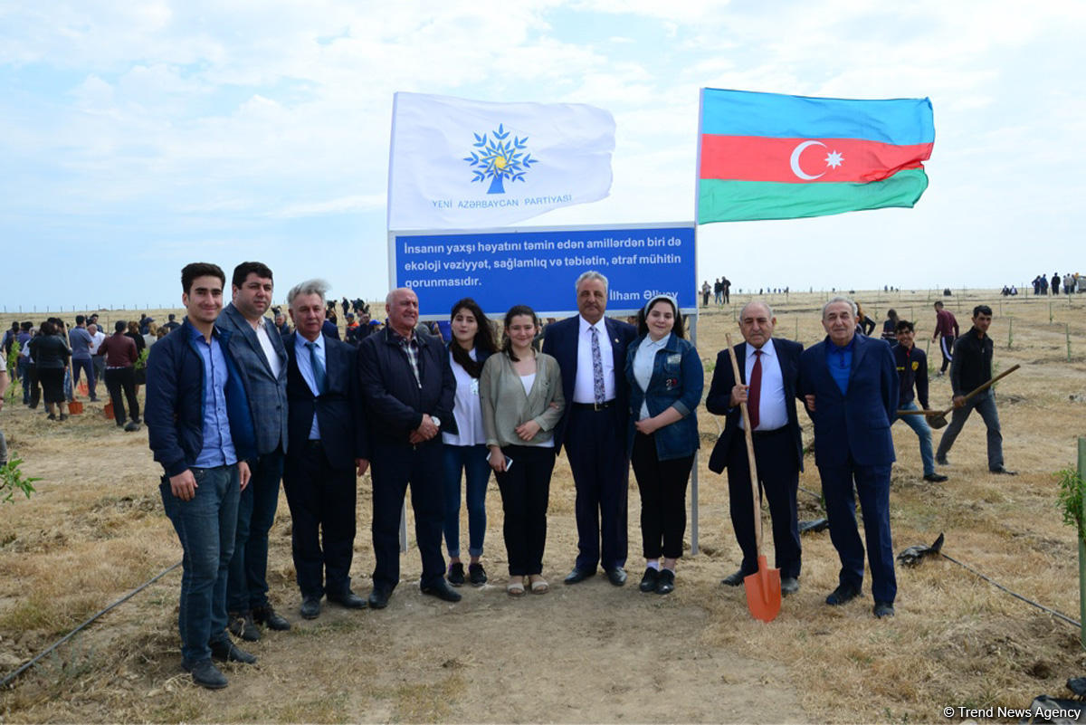 Yeni Azərbaycan Partiyası tərəfindən partiyanın yaranmasının 25 illiyi ilə əlaqədar ağacəkmə aksiyası keçirilib (FOTO)