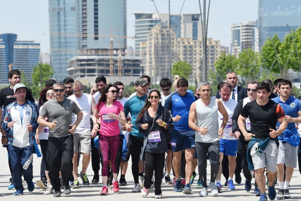 Heydər Əliyev Fondunun vitse-prezidenti Leyla Əliyeva və Arzu Əliyeva “Bakı Marafonu 2018”-də iştirak ediblər (YENİLƏNİB 2) (FOTO)