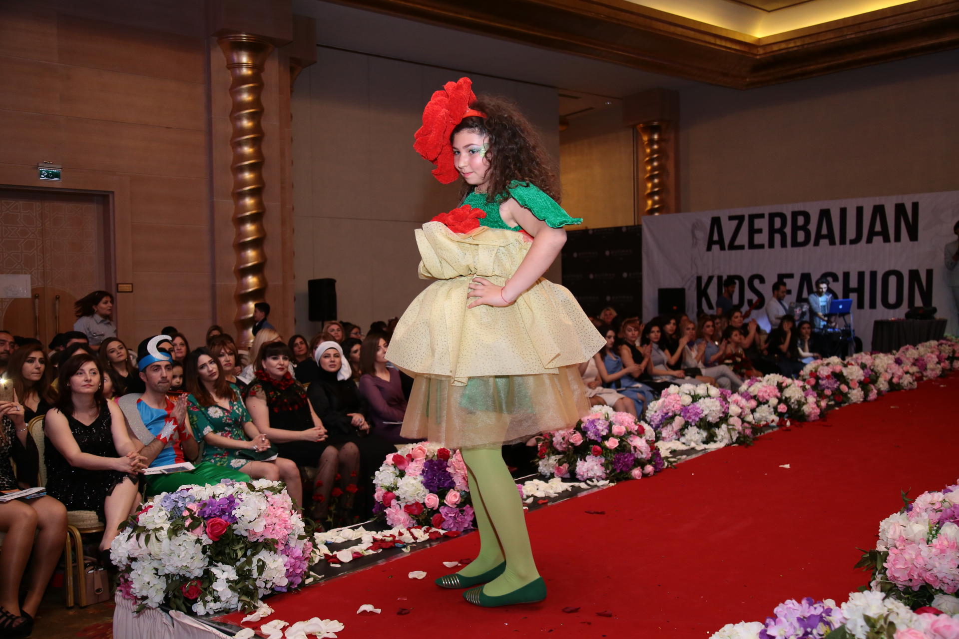 Azərbaycanın bahar çiçəkləri - Rəngli dəfilə (FOTO)
