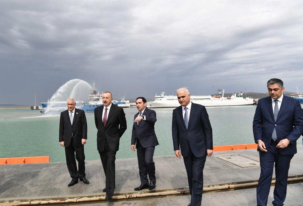 Prezident İlham Əliyev Bakı Beynəlxalq Dəniz Ticarət Limanı Kompleksinin açılışında iştirak edib (FOTO) (YENİLƏNİB-2)