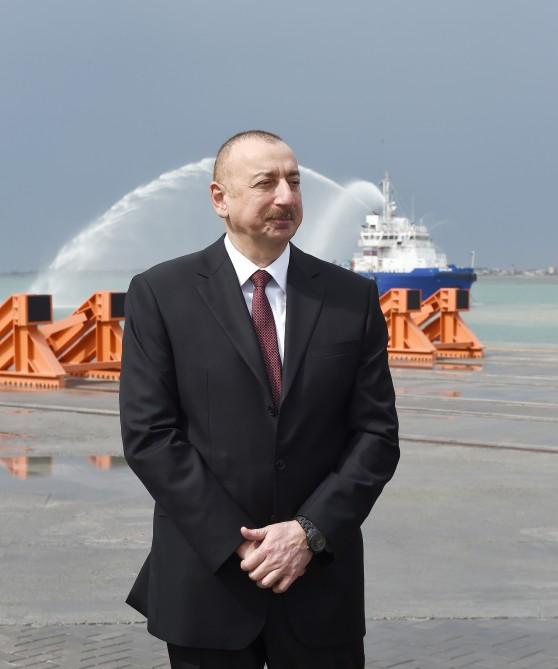 Prezident İlham Əliyev Bakı Beynəlxalq Dəniz Ticarət Limanı Kompleksinin açılışında iştirak edib (FOTO) (YENİLƏNİB-2)