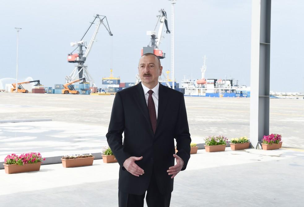 Prezident İlham Əliyev Bakı Beynəlxalq Dəniz Ticarət Limanı Kompleksinin açılışında iştirak edib (FOTO) (YENİLƏNİB-2)