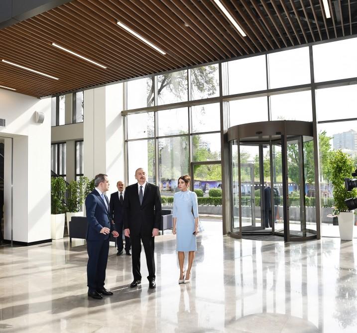 Prezident İlham ƏIiyev və birinci xanım Mehriban Əliyeva Heydər Əliyev adına Müasir Təhsil Kompleksinin yeni binasının açılışında iştirak ediblər (FOTO) (YENİLƏNİB)