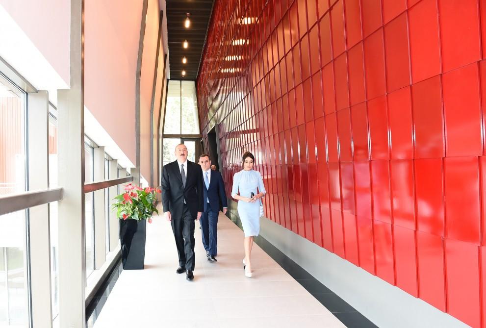 Prezident İlham ƏIiyev və birinci xanım Mehriban Əliyeva Heydər Əliyev adına Müasir Təhsil Kompleksinin yeni binasının açılışında iştirak ediblər (FOTO) (YENİLƏNİB)