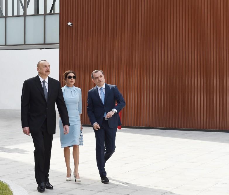 Prezident İlham ƏIiyev və birinci xanım Mehriban Əliyeva Heydər Əliyev adına Müasir Təhsil Kompleksinin yeni binasının açılışında iştirak ediblər (FOTO) (YENİLƏNİB)