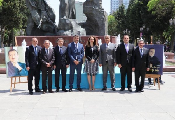 Bakıda kitab sərgi-yarmarkası keçirilib (FOTO)