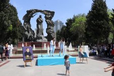 Bakıda kitab sərgi-yarmarkası keçirilib (FOTO)