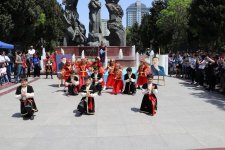 Bakıda kitab sərgi-yarmarkası keçirilib (FOTO)