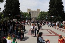 Bakıda kitab sərgi-yarmarkası keçirilib (FOTO)