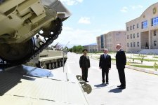 Prezident İlham Əlahiddə Ümumqoşun Ordusunun “N” saylı hərbi hissəsində yaradılan şəraitlə tanış olub (FOTO) (YENİLƏNİB)