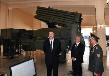 Prezident İlham Əlahiddə Ümumqoşun Ordusunun “N” saylı hərbi hissəsində yaradılan şəraitlə tanış olub (FOTO) (YENİLƏNİB)