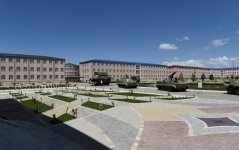 Prezident İlham Əlahiddə Ümumqoşun Ordusunun “N” saylı hərbi hissəsində yaradılan şəraitlə tanış olub (FOTO) (YENİLƏNİB)